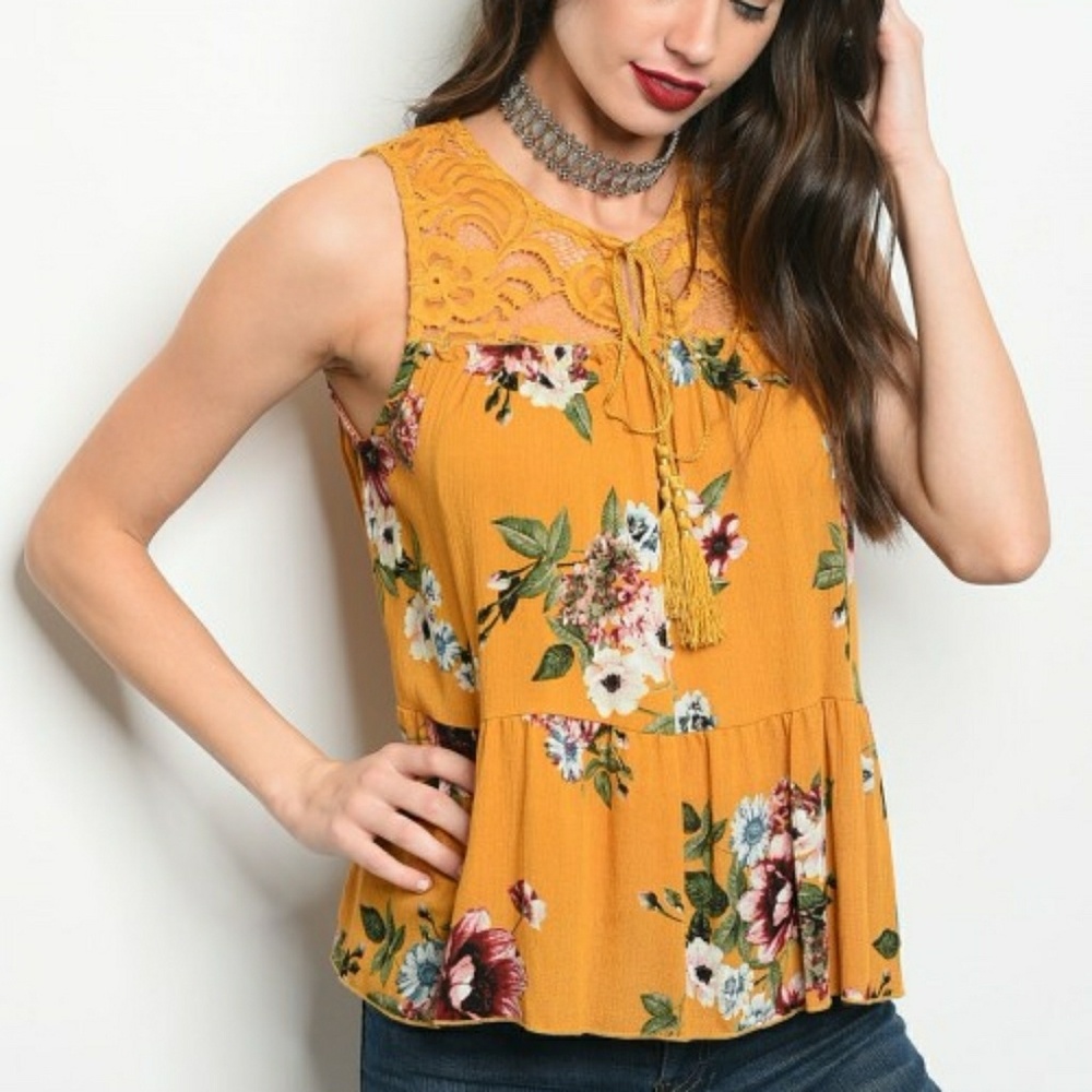 New cute Junior's Mustard yellow floral print top
